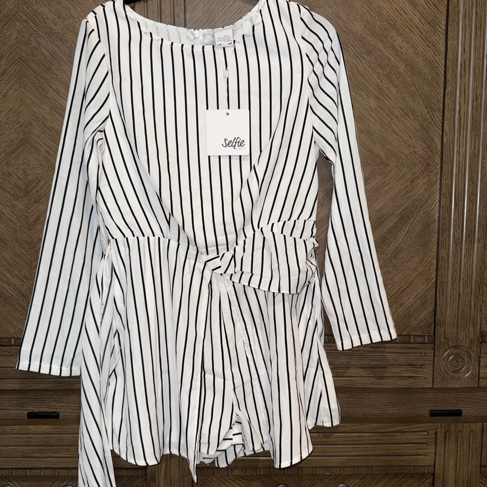 Selfie Leslie Black and White Asymmetrical Long Sleeve Blouse